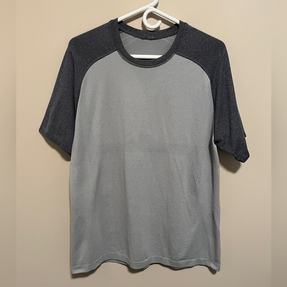 Lululemon Athletica Men’s Two-Tone Gray T-Shirt, size L